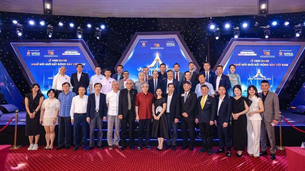 ĐẤT XANH MIỀN TÂY BỘI THU GIẢI THƯỞNG TẠI VARS AWARDS 2025