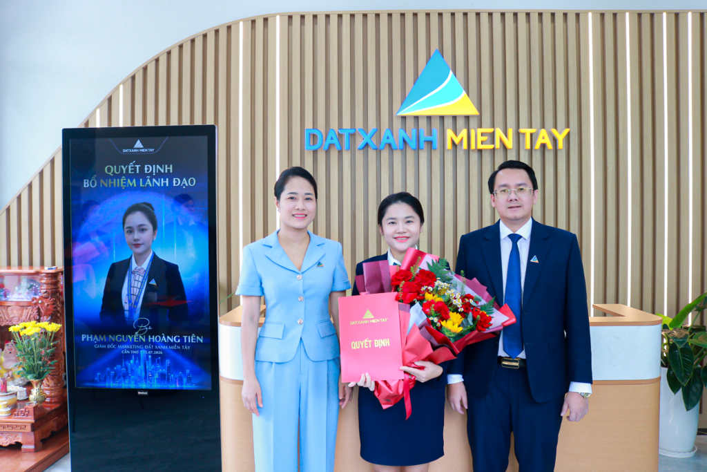 Trao quyết định bổ nhiệm cho bà Phạm Nguyễn Hoàng Tiên – Tân Giám đốc Marketing 
